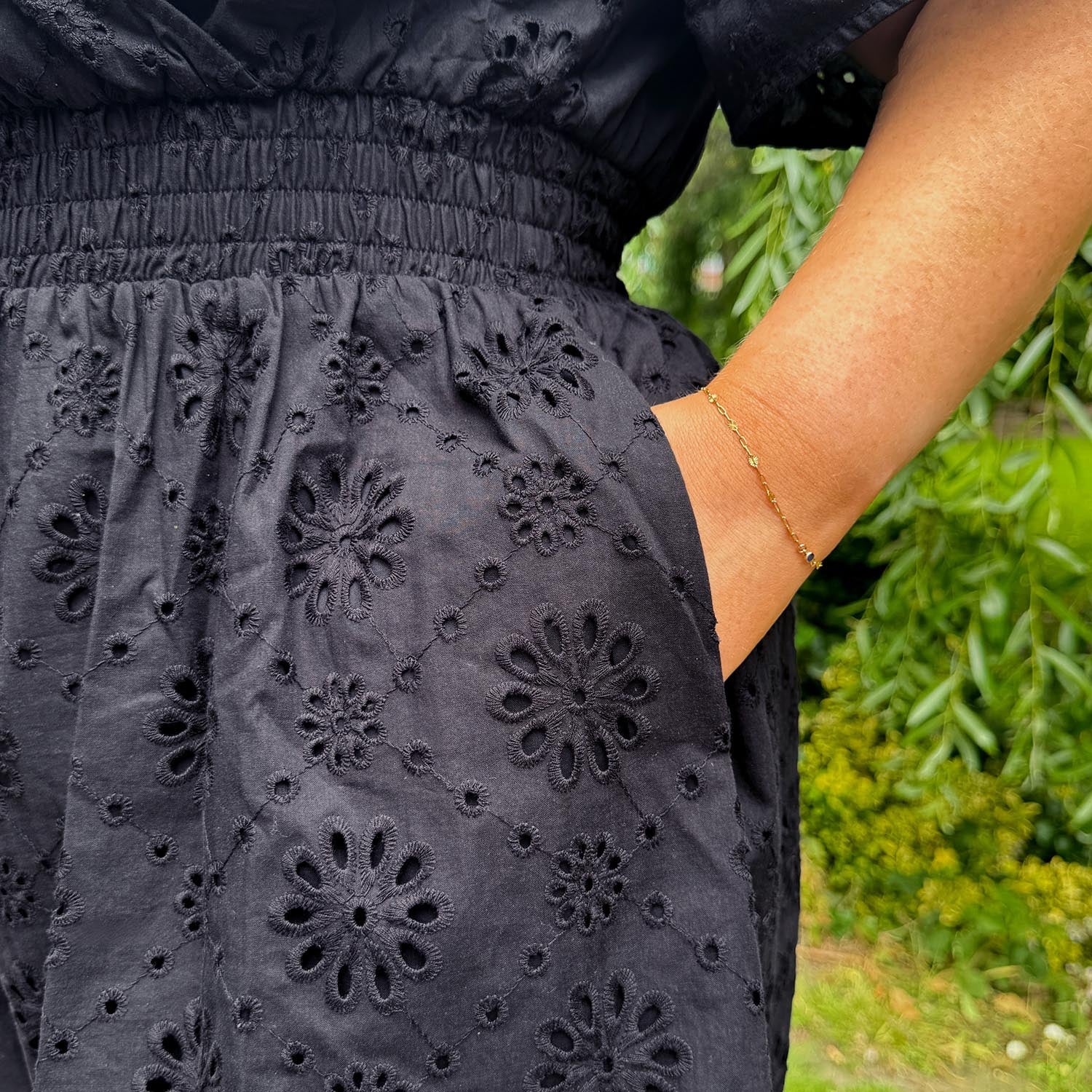 Abi, 5ft 2in / 158cm - Size E