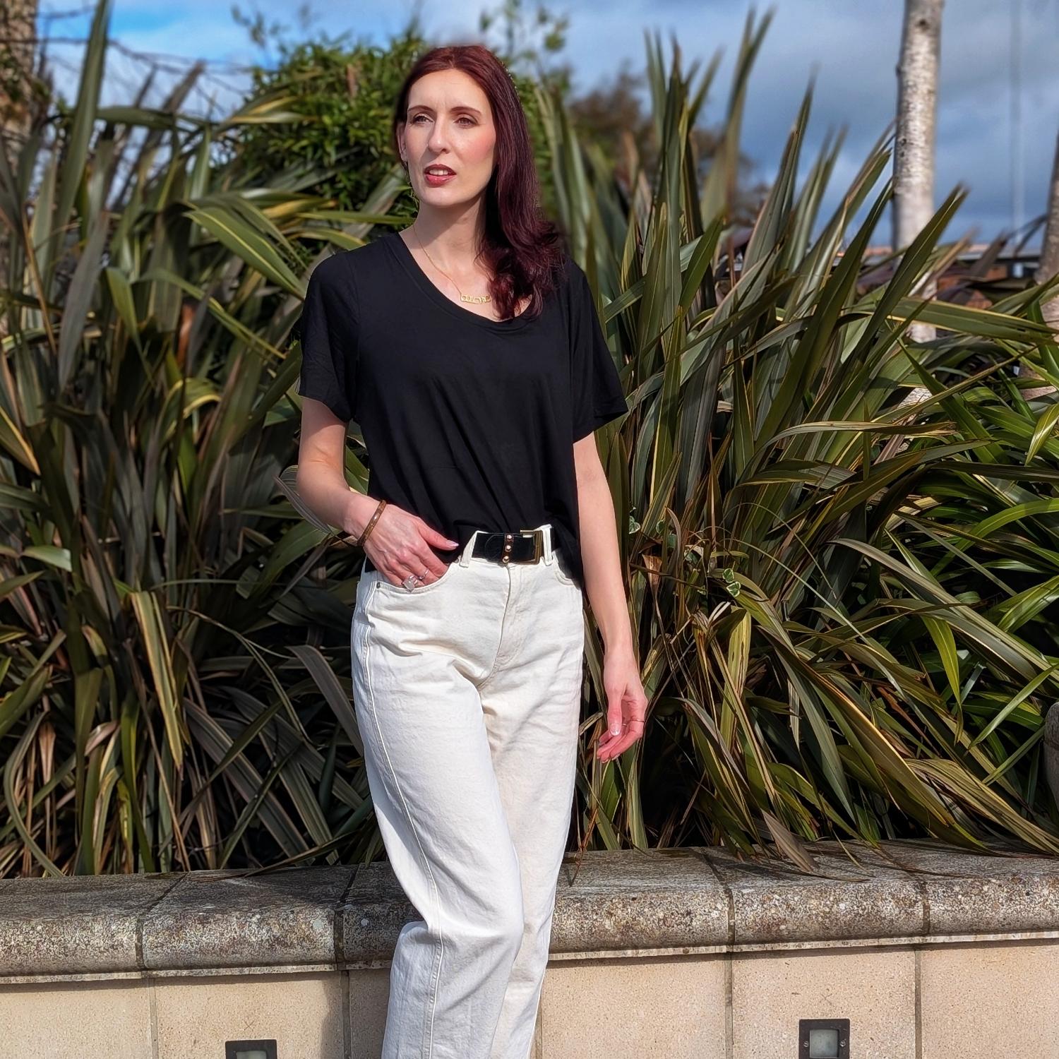 Cooling Wood-Pulp Scoop Neck Tee - Black