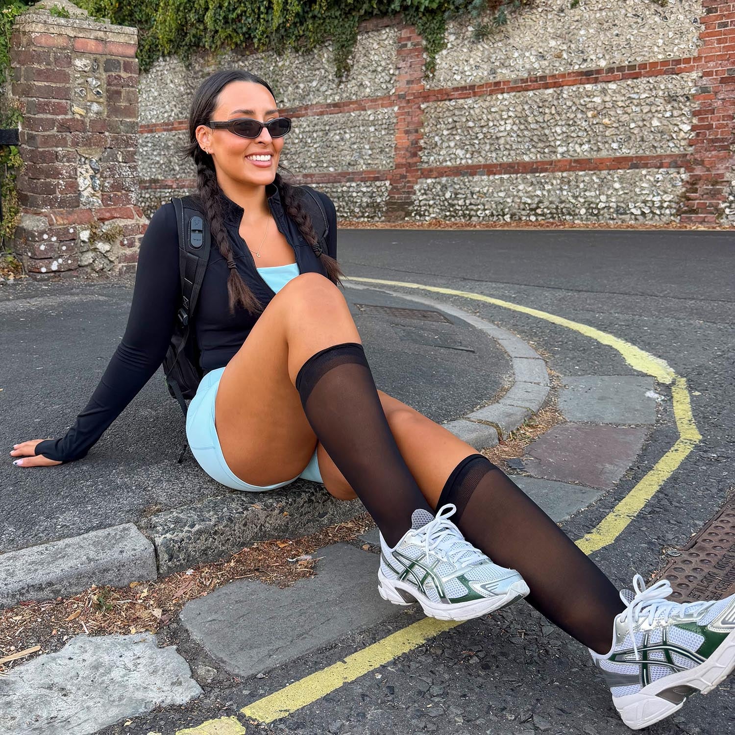 Huggy Light Compression Knee Socks - Black