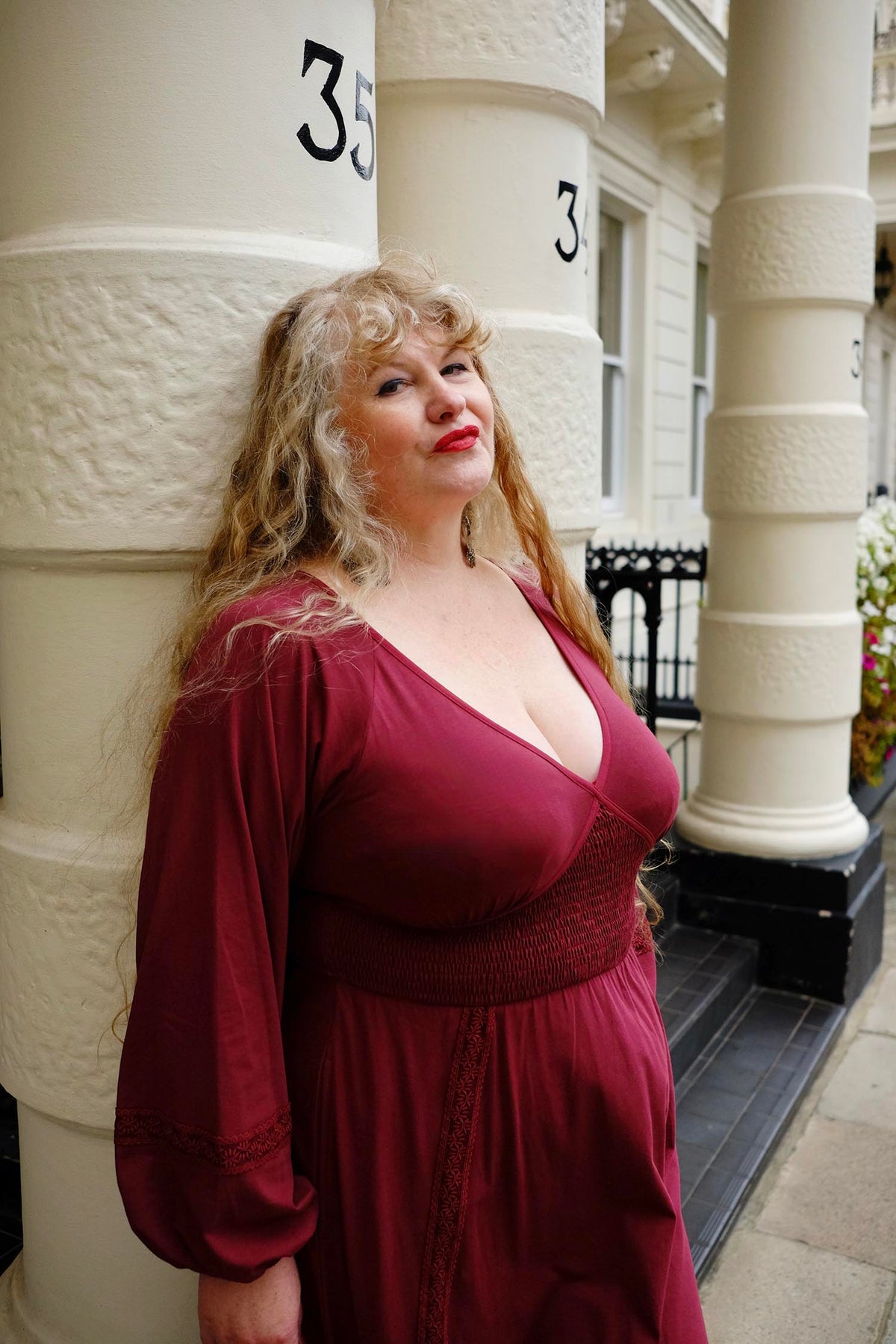 Josephine - 5ft 10 - Size F
