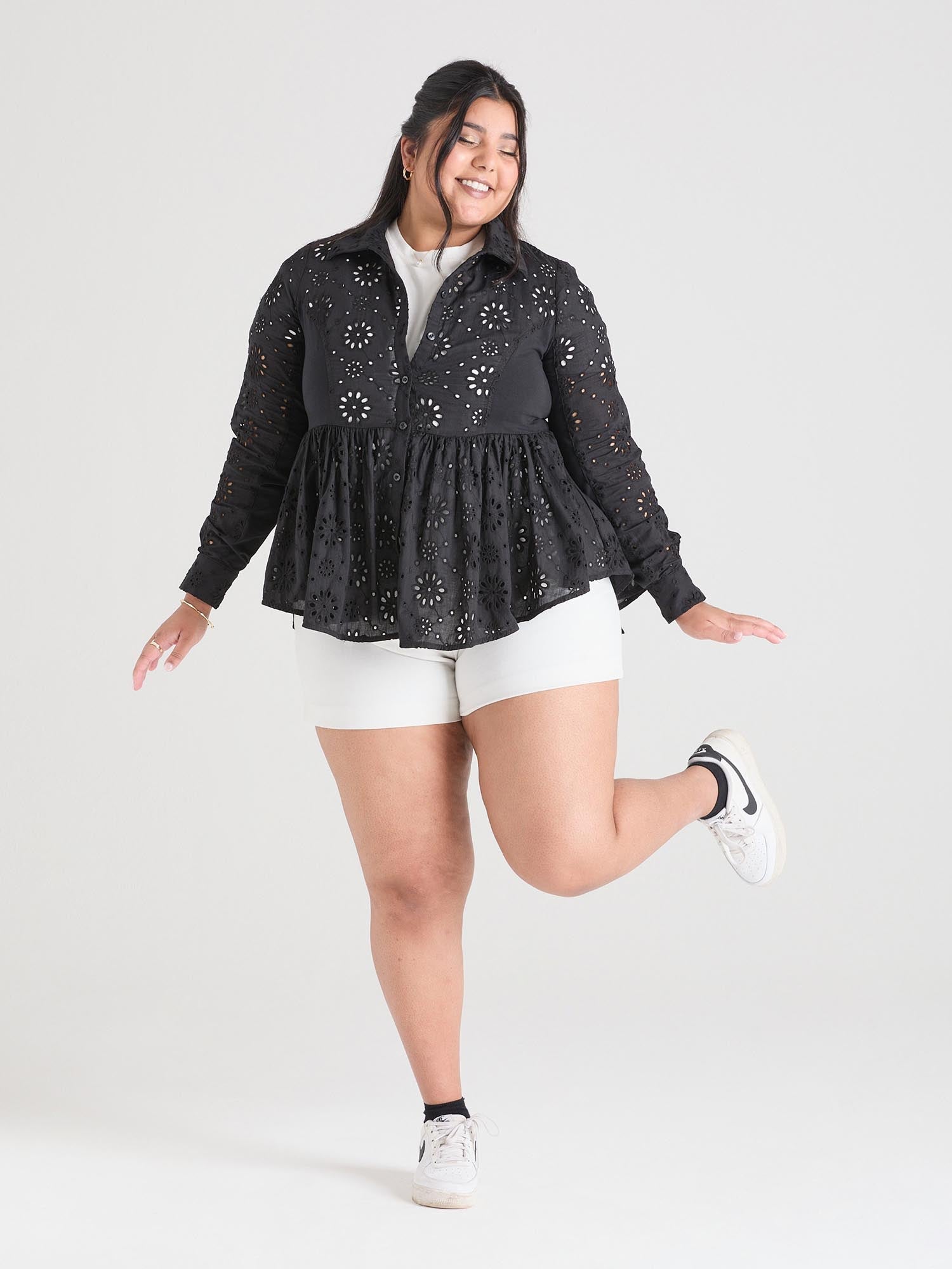 Simran, 5ft 4in / 163cm - Size D2