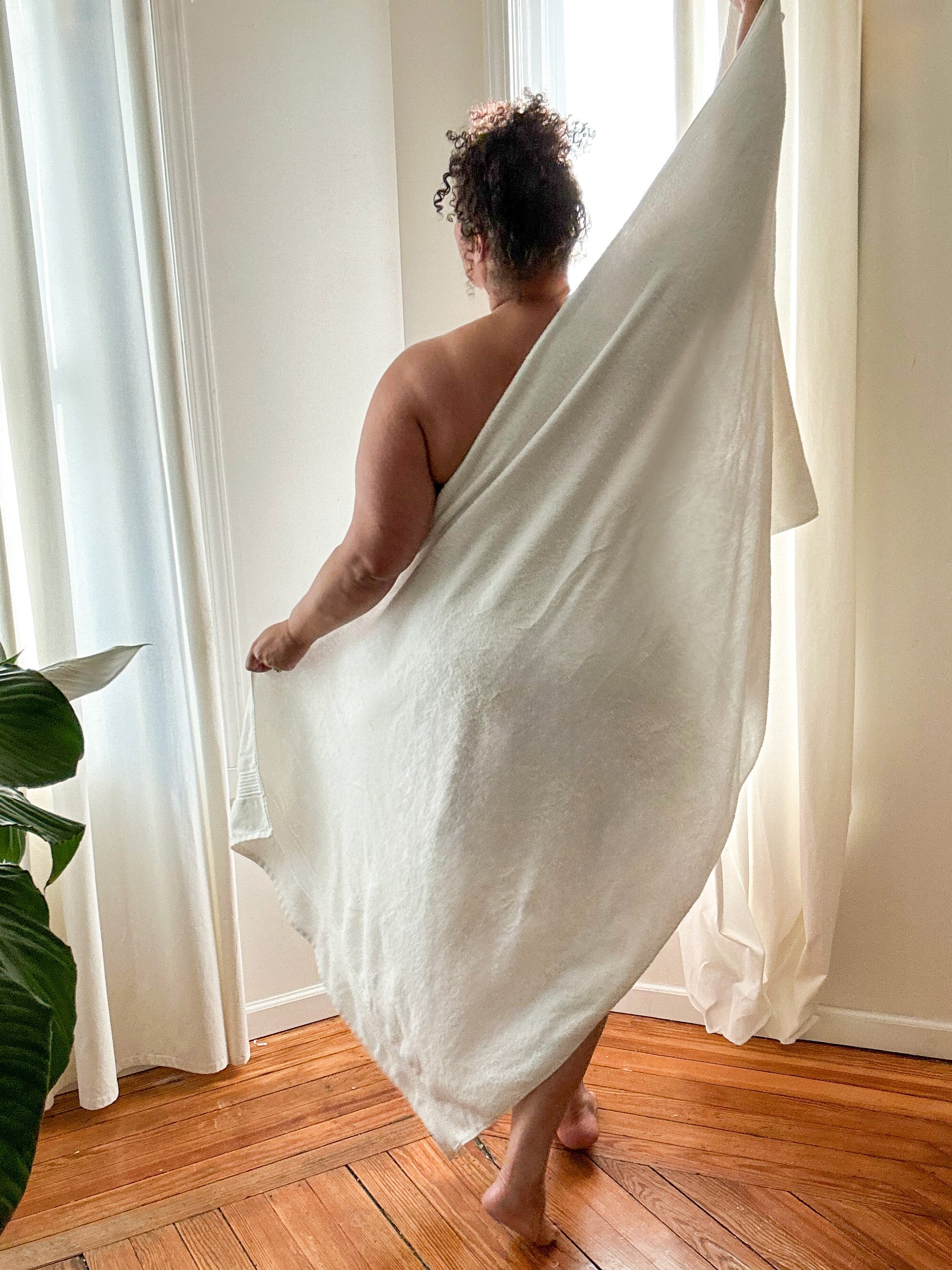 Luxury Extra Large Bath Towel in White - Snag – Snag Australia