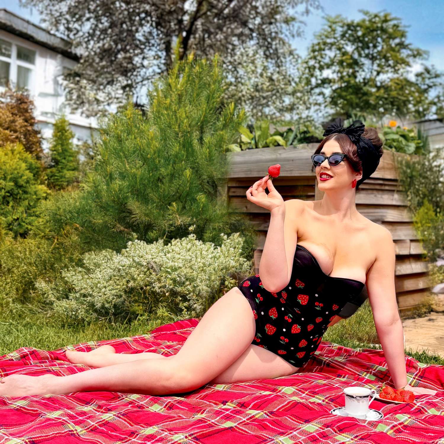 Fruity Super High Waist Knickers - Black